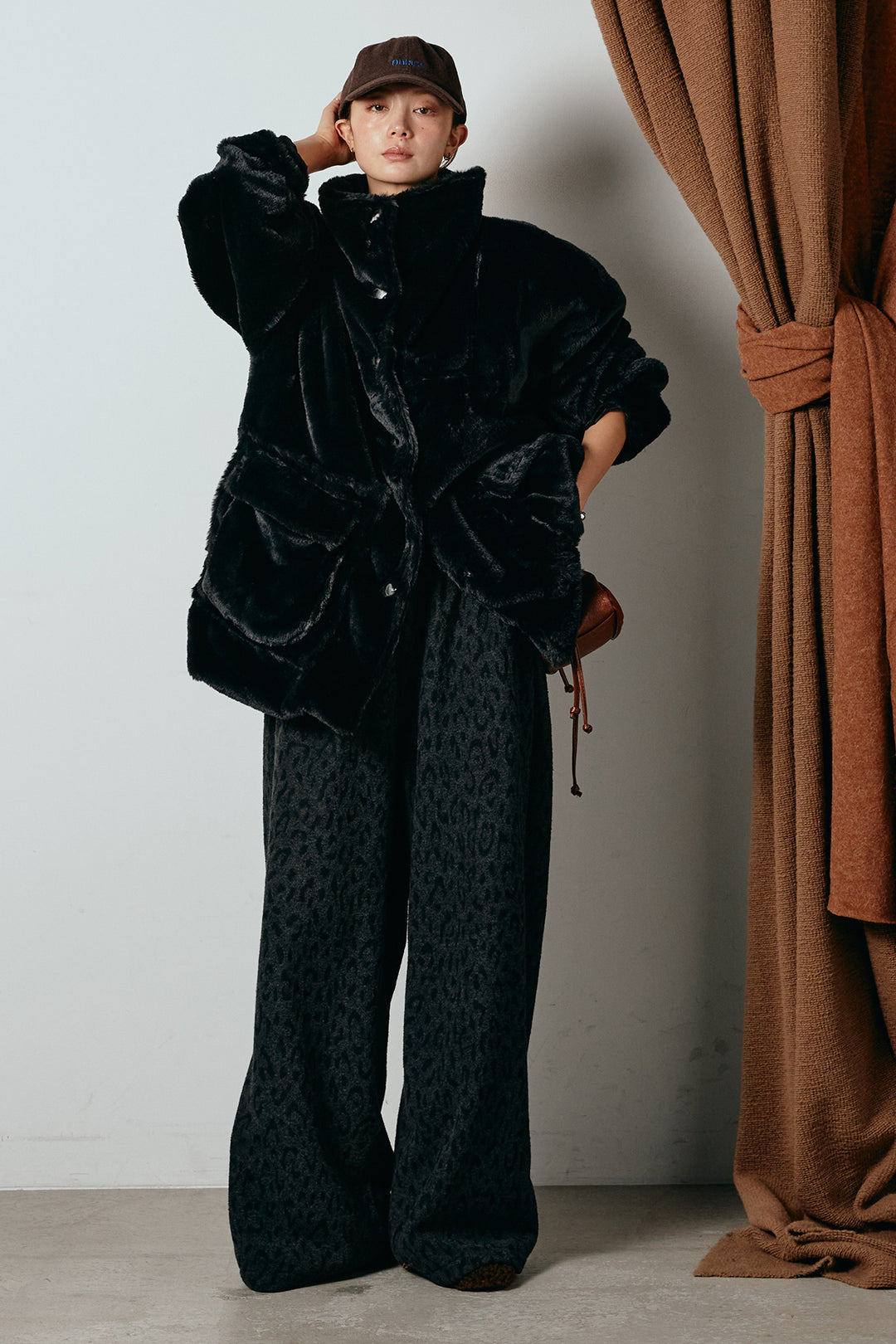 [SET]スタンドネックファーコート+レオパードジャガードニットパンツ(2set)