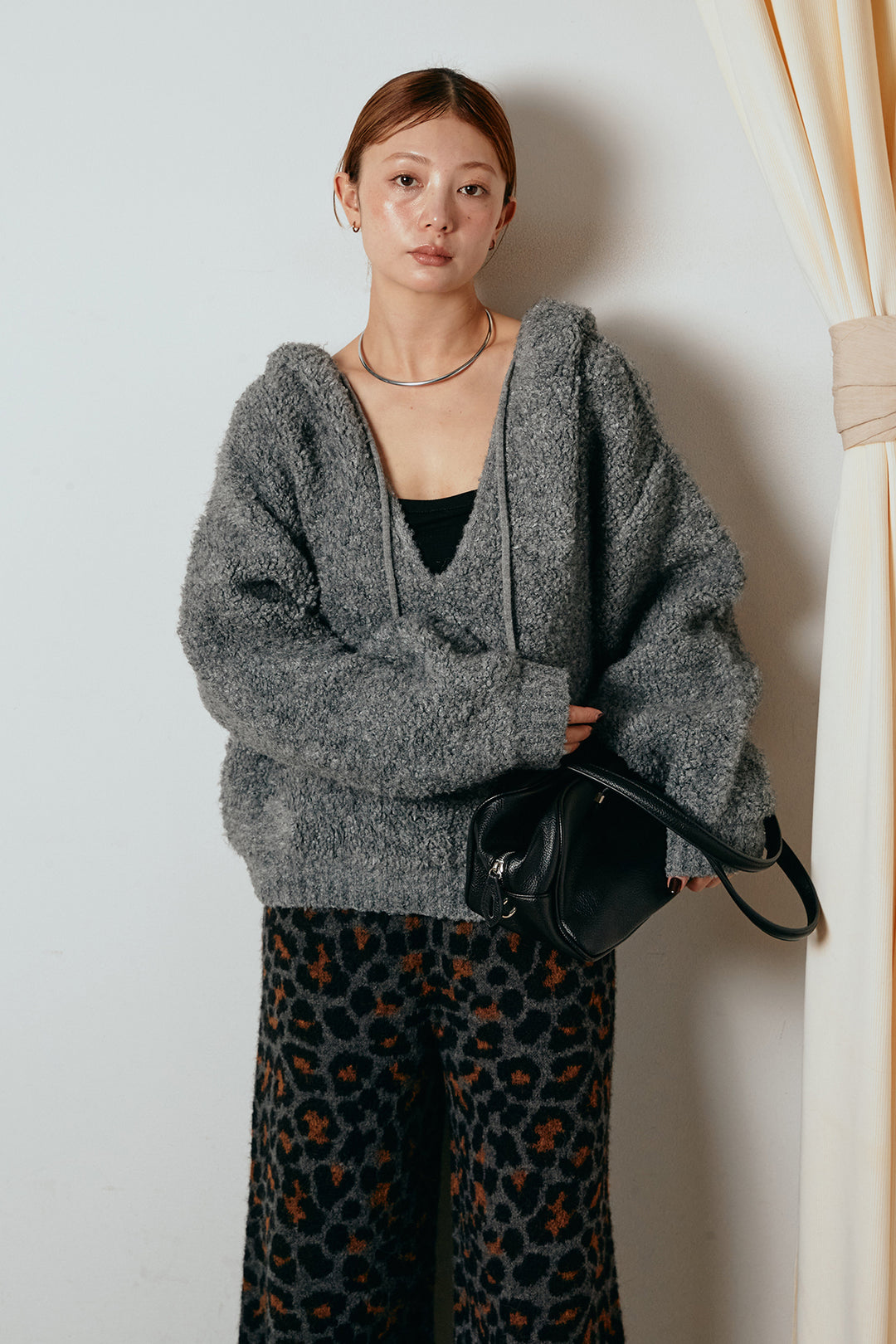 [SET]ブークレキーネックプルオーバー+リラックスレオパード柄ニットパンツ(2set)