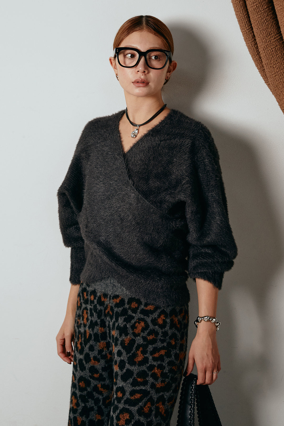 [SET]シャギーカシュクールニットトップス+リラックスレオパード柄ニットパンツ(2set)