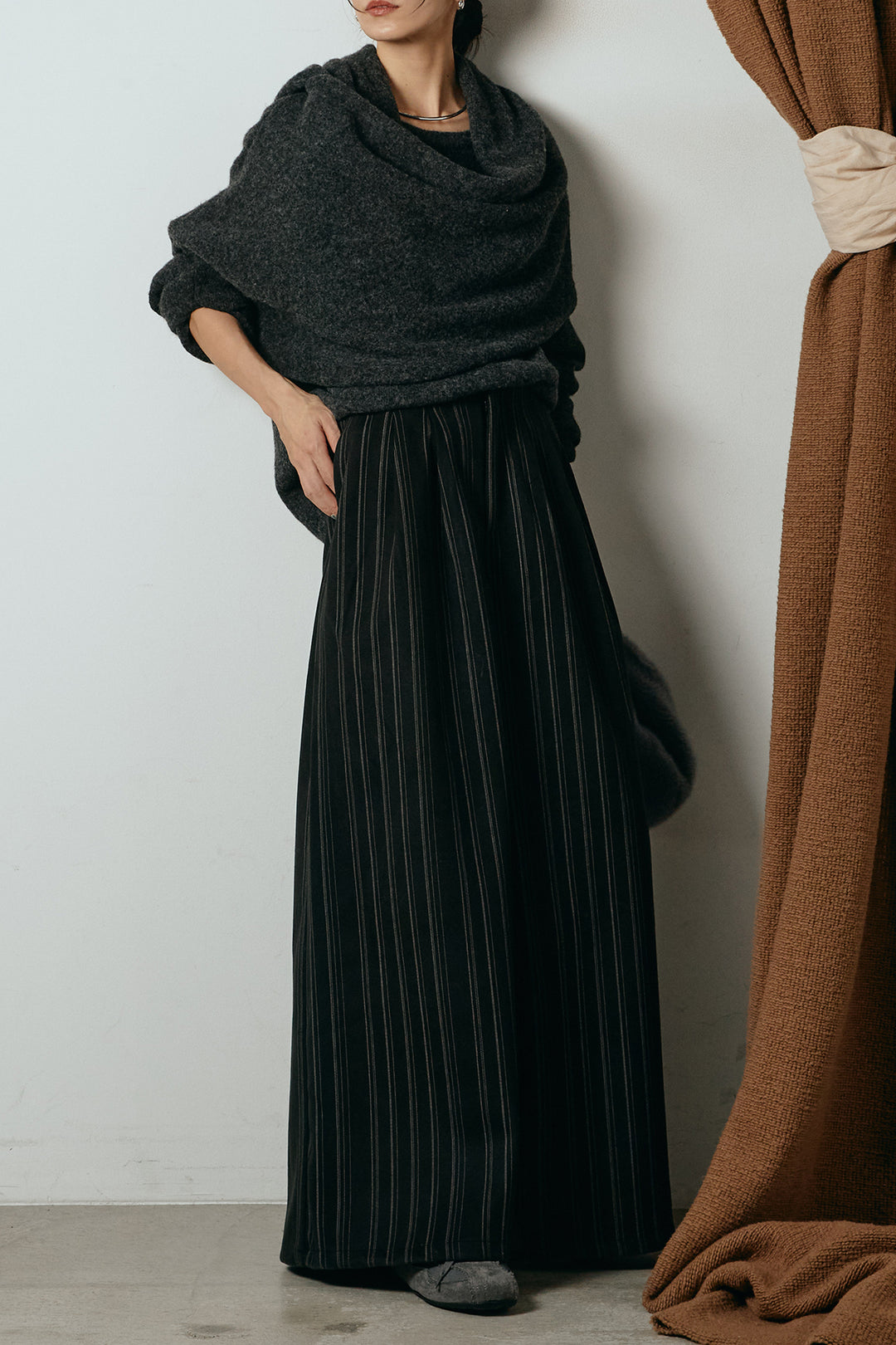 [SET]ネック巻きデザインニットトップス+タック入りマルチストライプ柄ワイドパンツ(2set)