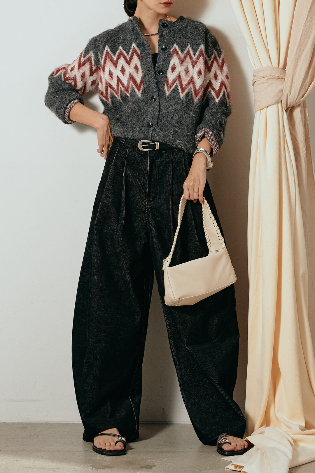 [SET]起毛ノルディック柄ニットカーディガン+フロントタック入りコーデュロイパンツ(2set)