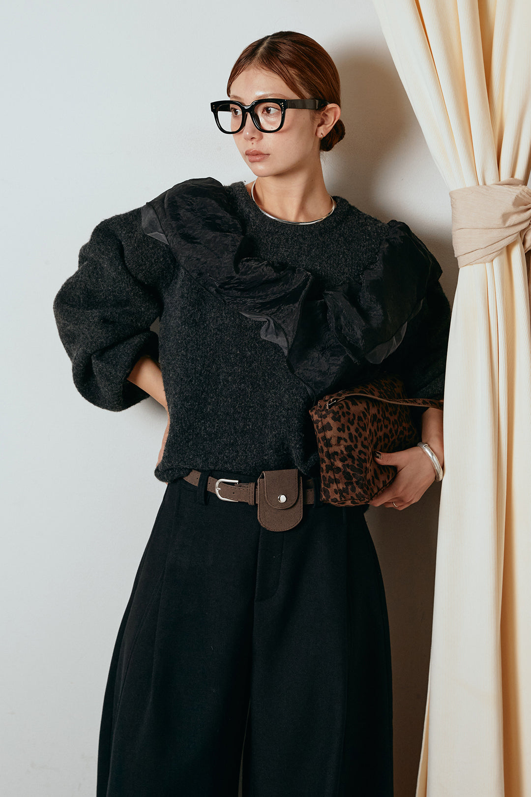 [SET]アシンメトリーフリルニットトップス+ポーチベルト付きカーブパンツ(2set)