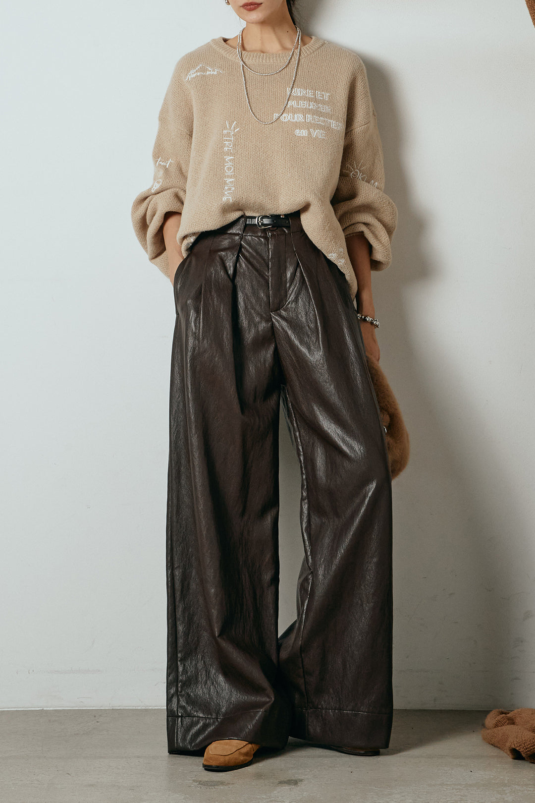 [SET]刺繍ロゴランダムデザインニットトップス+ベルト付きレザーライクタックパンツ(2set)