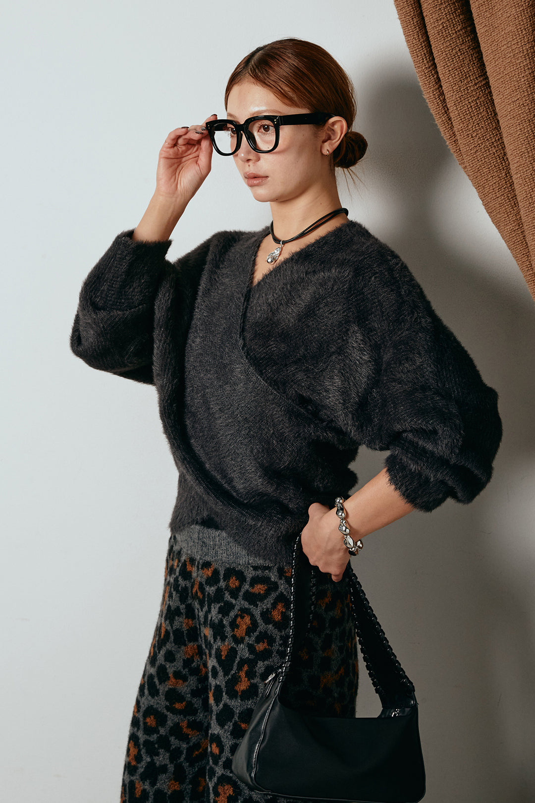 [SET]シャギーカシュクールニットトップス+リラックスレオパード柄ニットパンツ(2set)