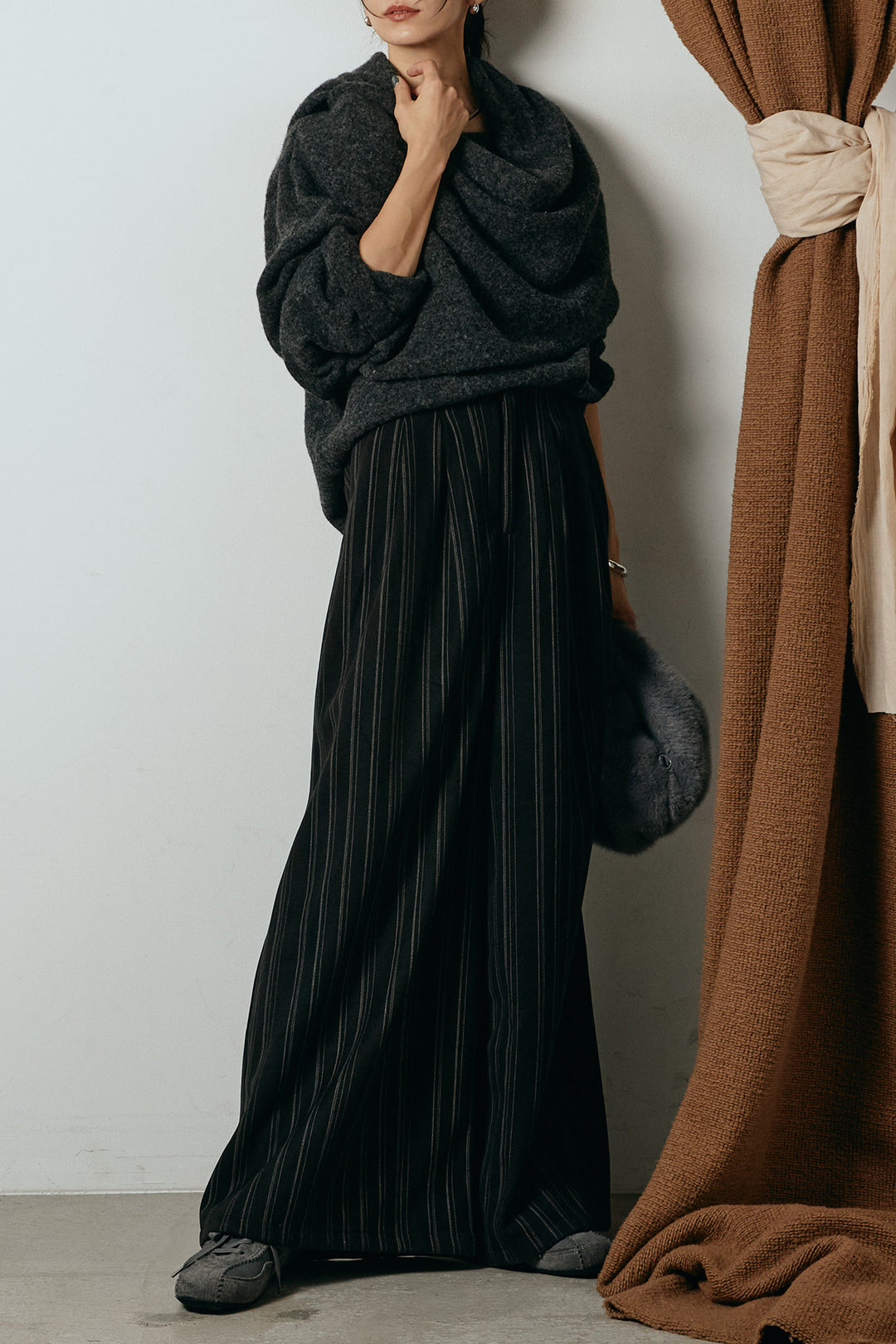 [SET]ネック巻きデザインニットトップス+タック入りマルチストライプ柄ワイドパンツ(2set)