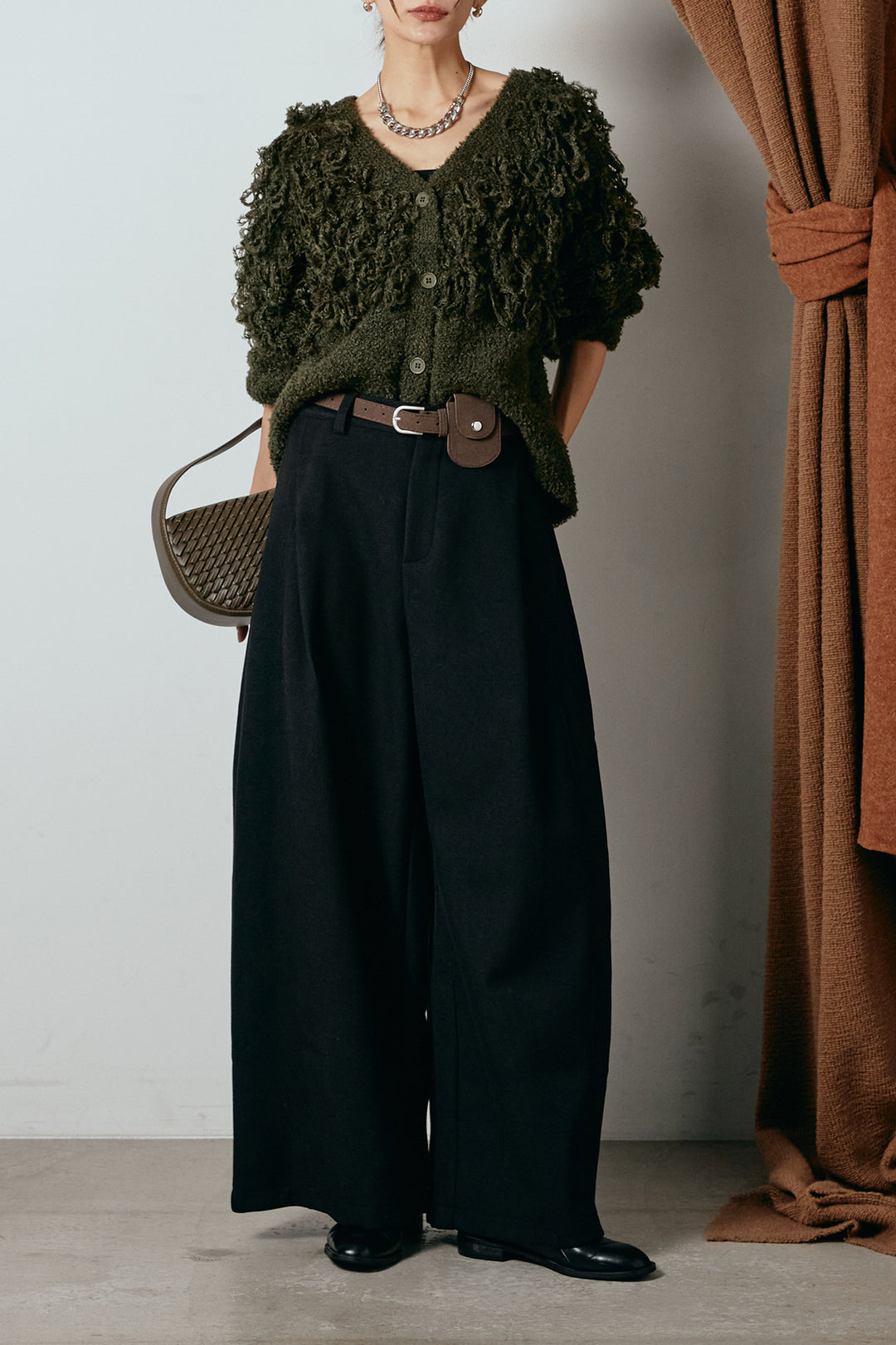 [SET]ループ編みVネックニットカーディガン+ポーチベルト付きカーブパンツ(2set)