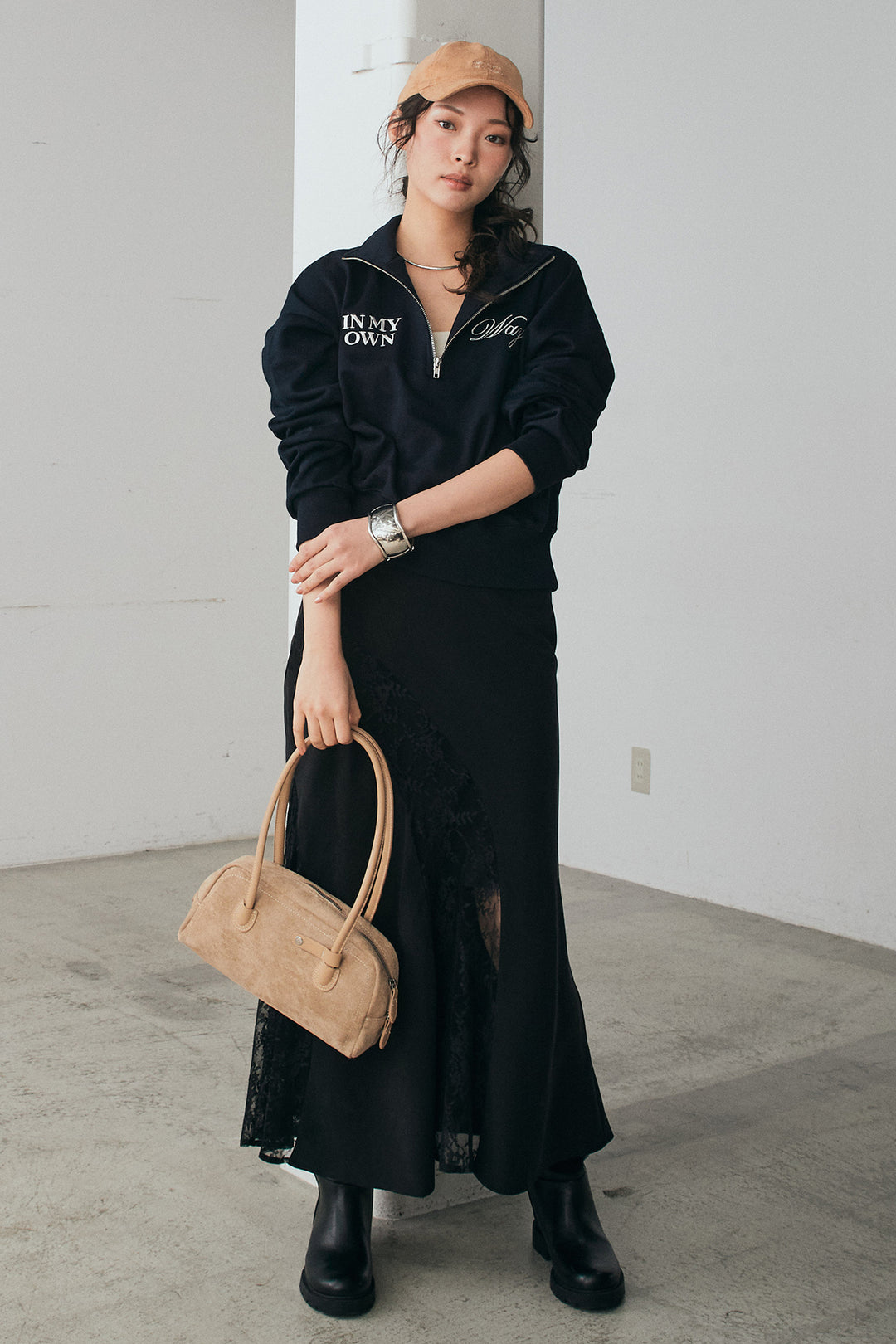 [SET]裏毛ロゴ刺繍ハーフZIPスウェット+刺繍レースデザインサテンスカート(2set)