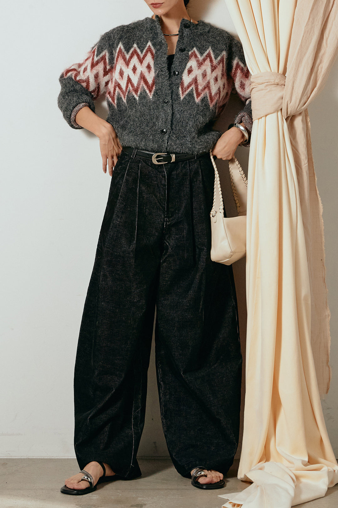 [SET]起毛ノルディック柄ニットカーディガン+フロントタック入りコーデュロイパンツ(2set)