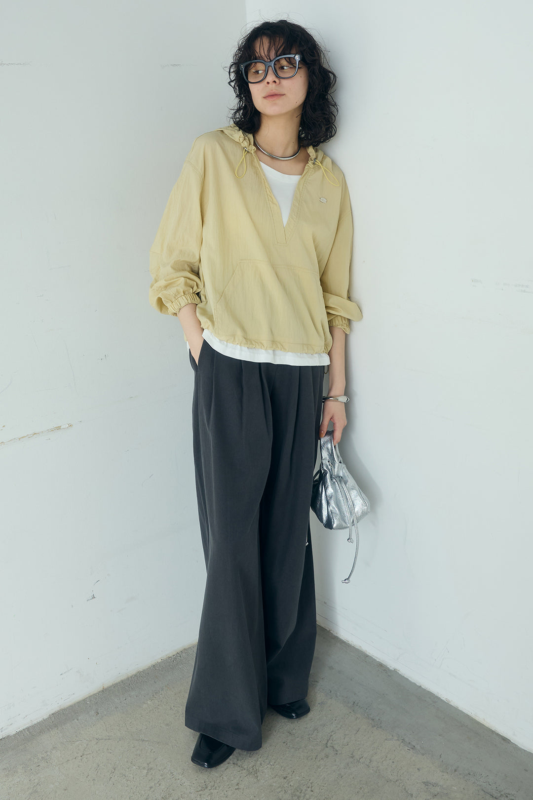 [SET]レイヤードデザインフーディートップス+サイド調整ベルトタックパンツ(2set)