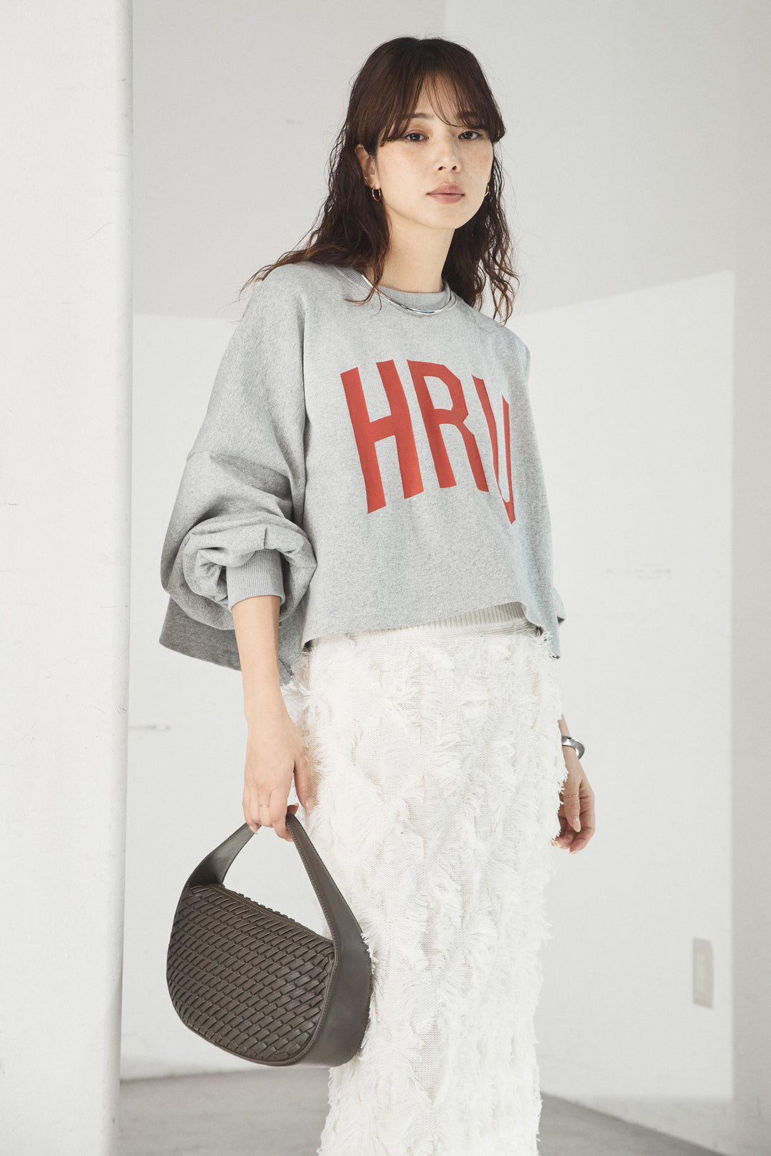 [SET]ビッグロゴHRU袖ボリュームトップス+カットフリンジニットタイトスカート(2set)