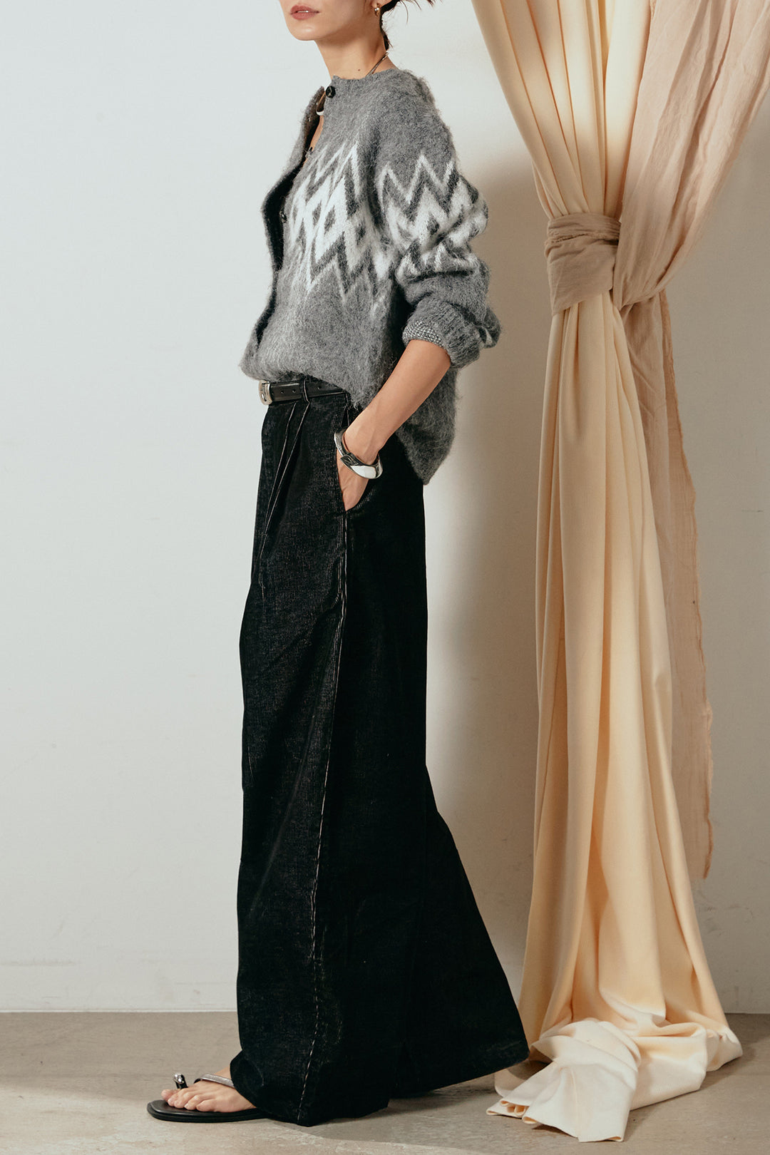 [SET]起毛ノルディック柄ニットカーディガン+フロントタック入りコーデュロイパンツ(2set)