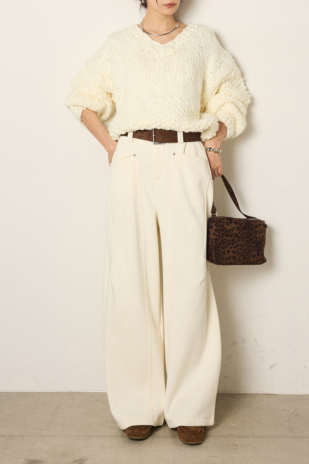 [SET]Vネックハンド編みニットトップス+太ベルト付きスウェットワイドカーブパンツ(2set)