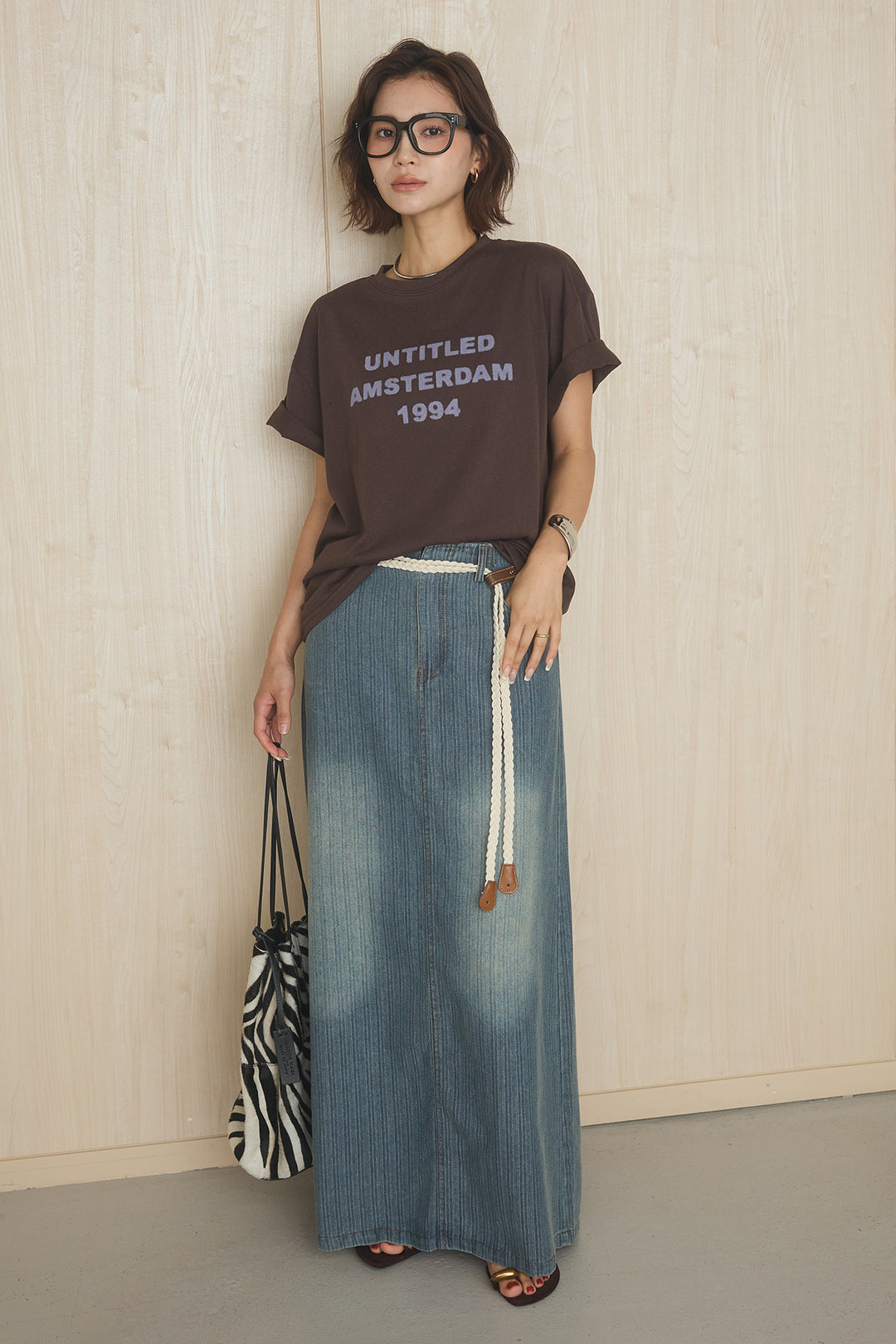 [SET]英字フロントロゴプリントTシャツ+ベルト付きデニムタイトスカート(2set)