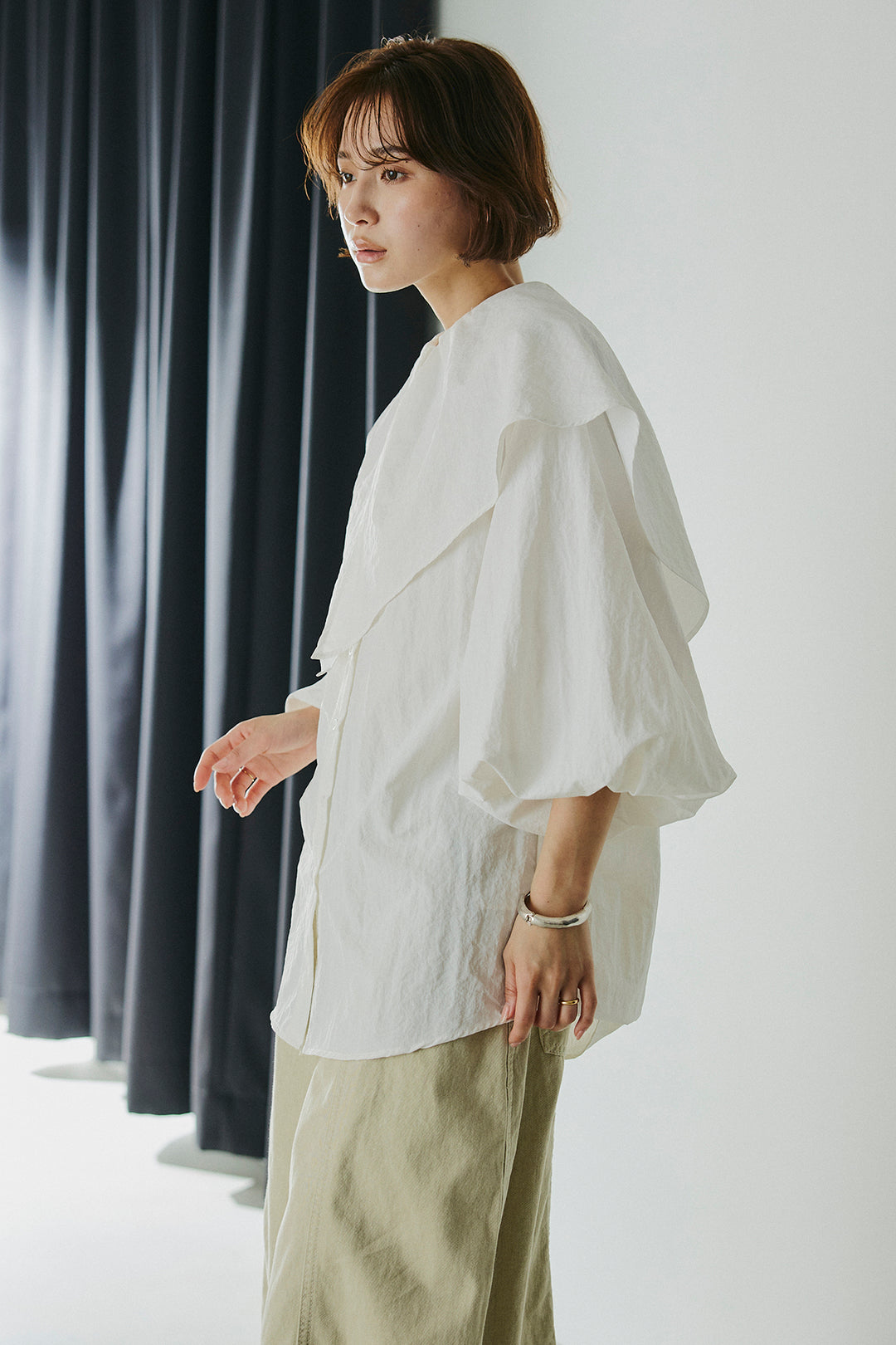 [SET]ケープカラーナイロンブラウス+サイドベルトカーブワイドパンツ(2set)