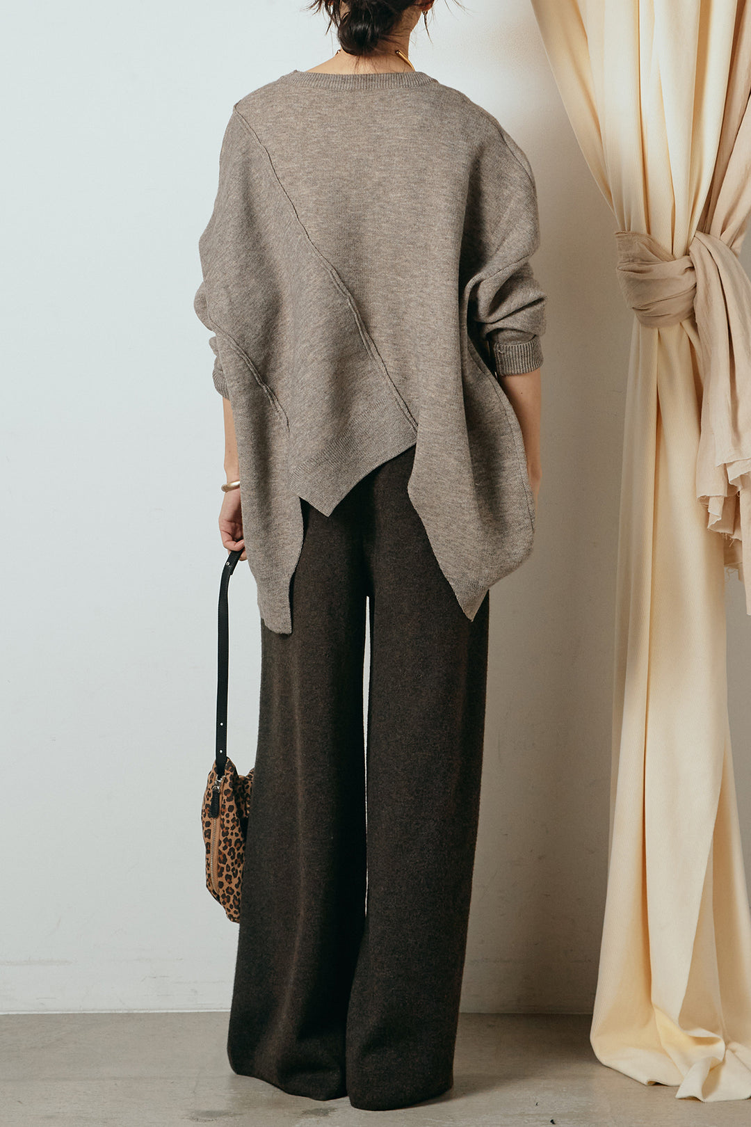 [SET]アシンメトリーデザインニットトップス+センターラインニットパンツ(2set)