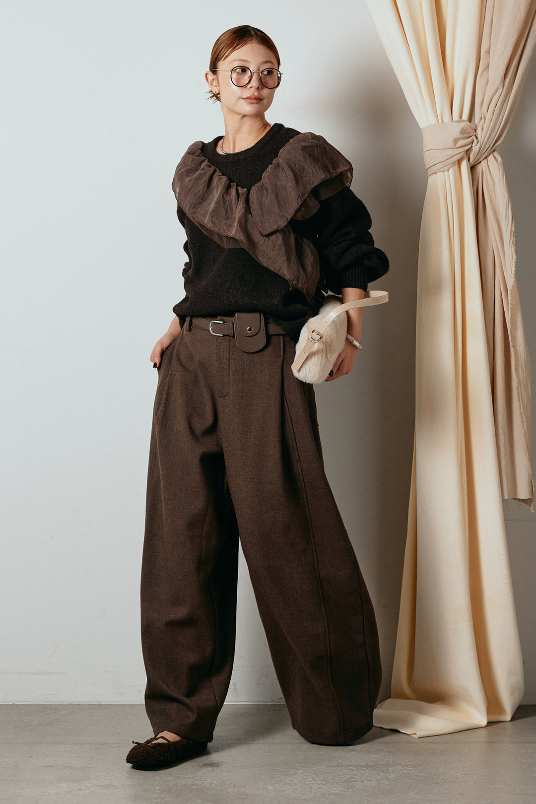 [SET]アシンメトリーフリルニットトップス+ポーチベルト付きカーブパンツ(2set)