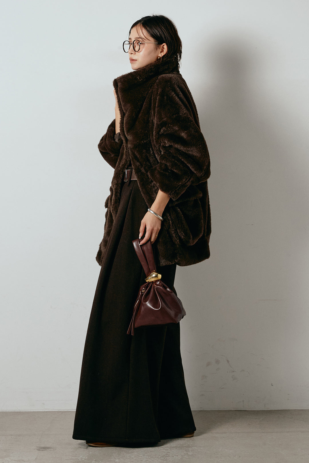 [SET]スタンドネックファーコート+フェイクレザー太ベルト付きタックワイドパンツ(2set)