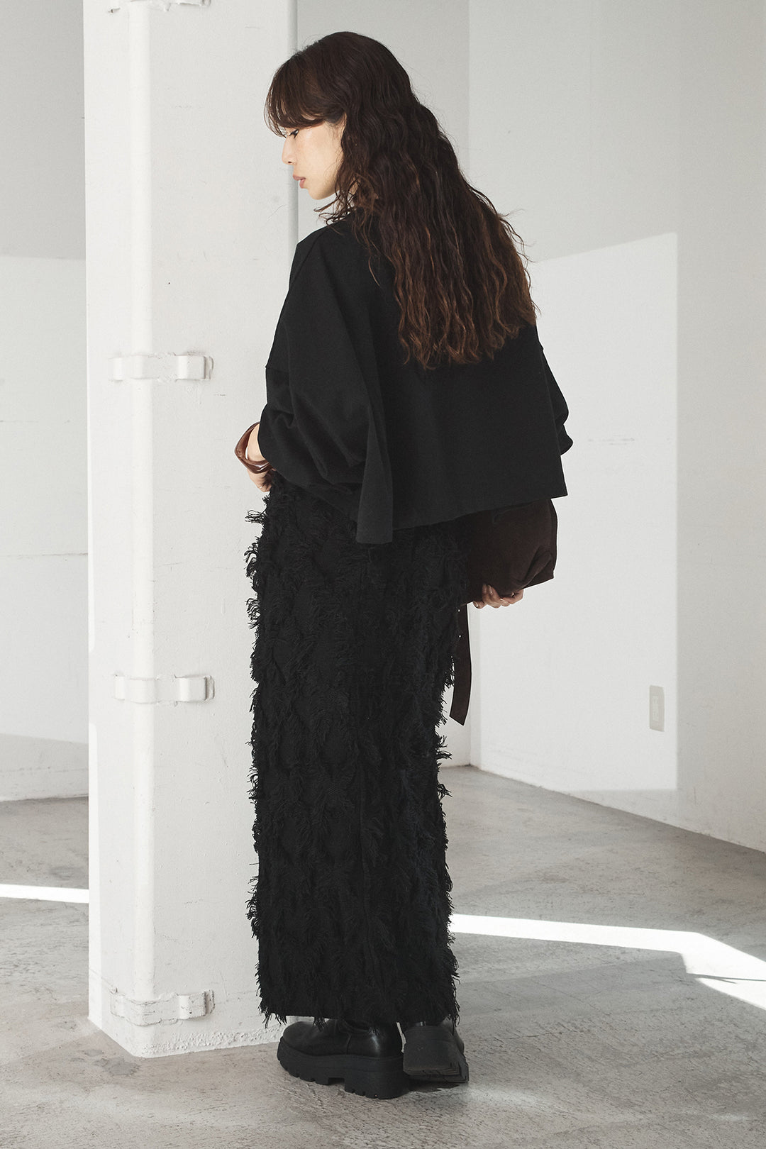 [SET]ビッグロゴHRU袖ボリュームトップス+カットフリンジニットタイトスカート(2set)