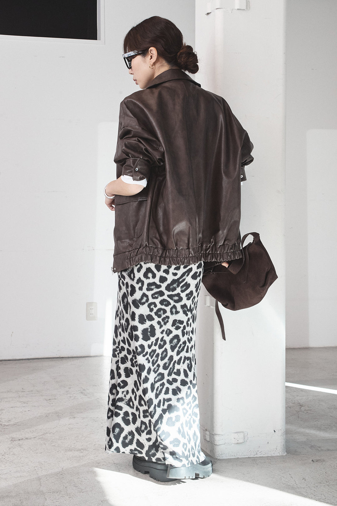 [SET]レザーライクオーバーサイズブルゾン+レオパードサテンナロースカート(2set)