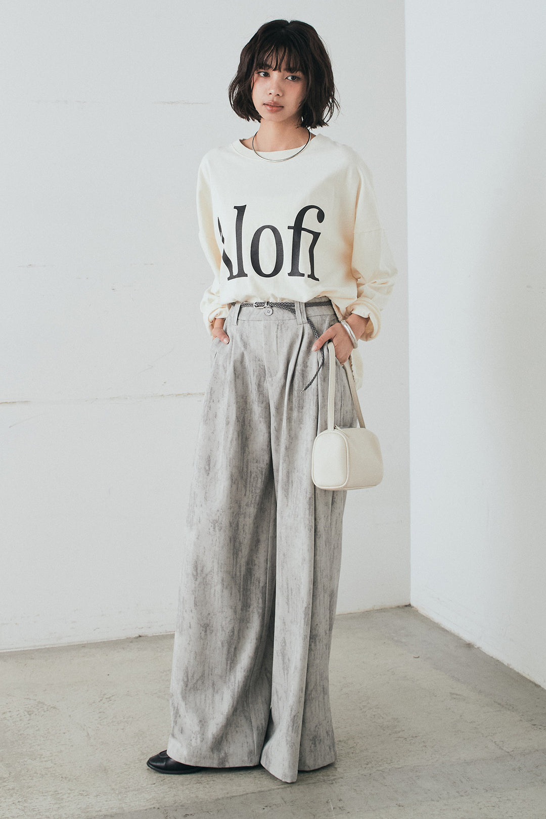 [SET]裾センタードロストロゴプリントワイドTシャツ+紐ベルト付きかすれ柄ワイドスラックス(2set)