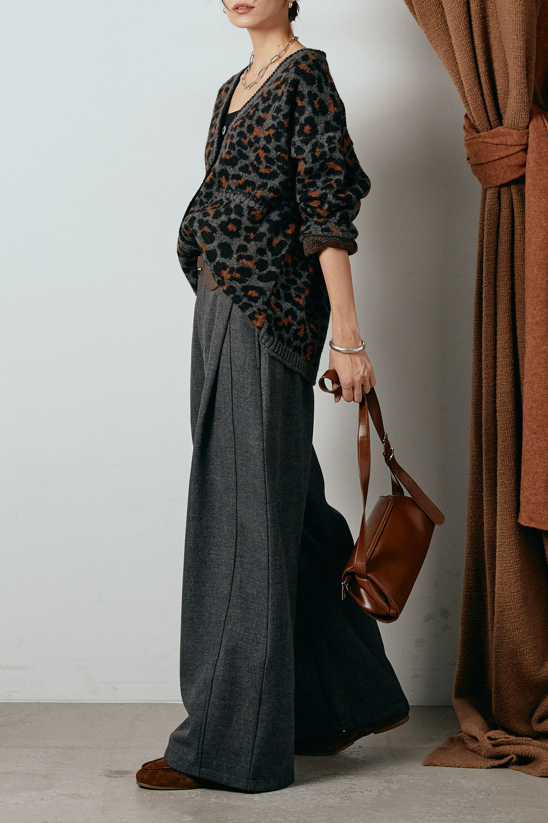 [SET]ステッチデザインレオパードニットカーディガン+ポーチベルト付きカーブパンツ(2set)