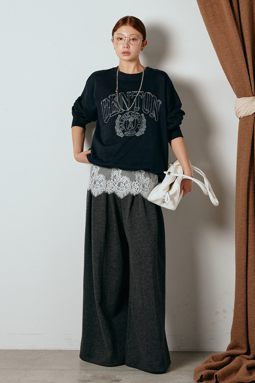 [SET]フロントロゴスウェットプルオーバー+フェイクレザー太ベルト付きタックワイドパンツ(2set)