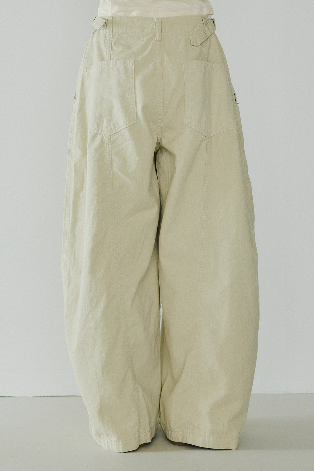 [SET]ケープカラーナイロンブラウス+サイドベルトカーブワイドパンツ(2set)