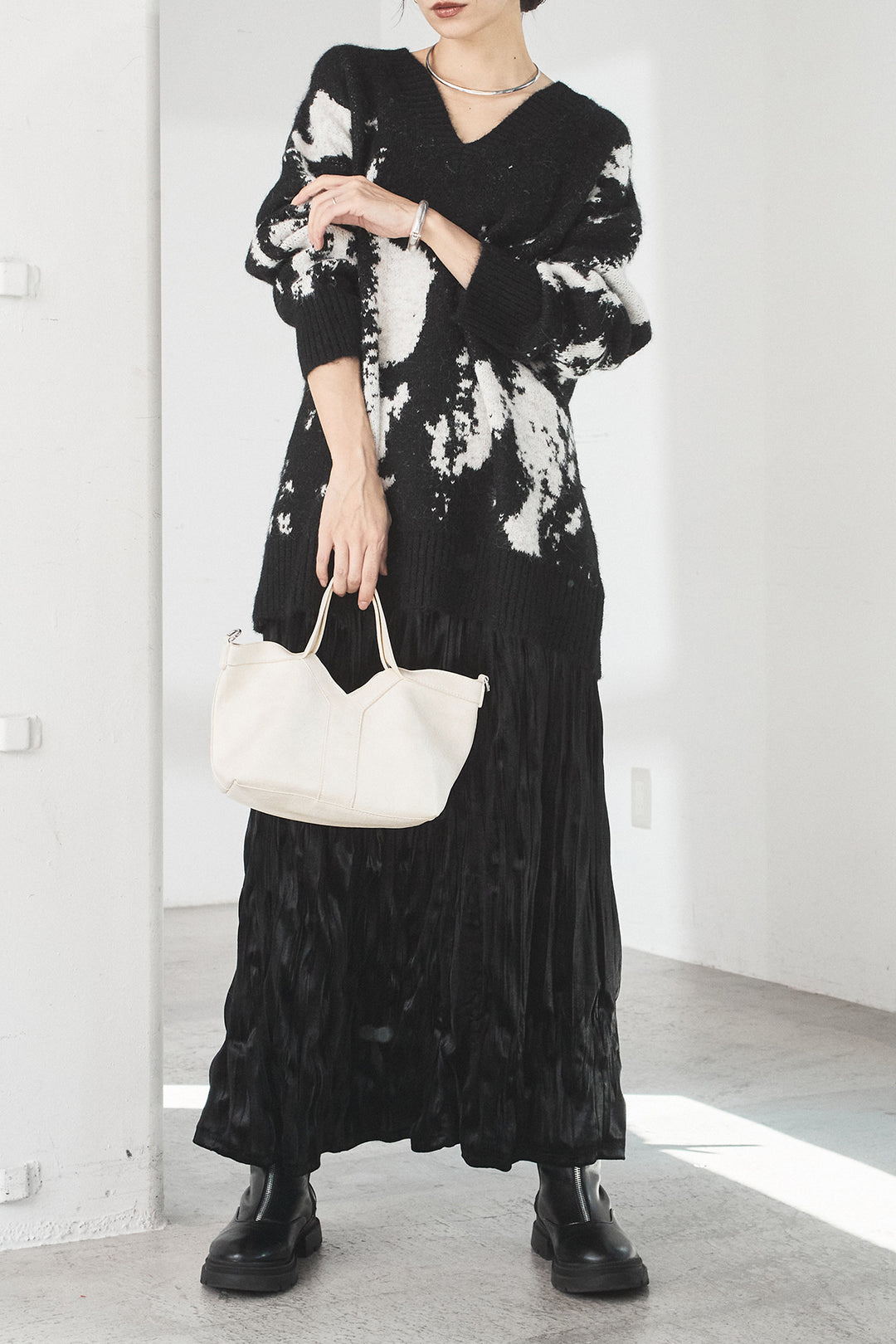 [SET]アブストラクト柄ニットプルオーバー+ベロアロングプリーツスカート(2set)