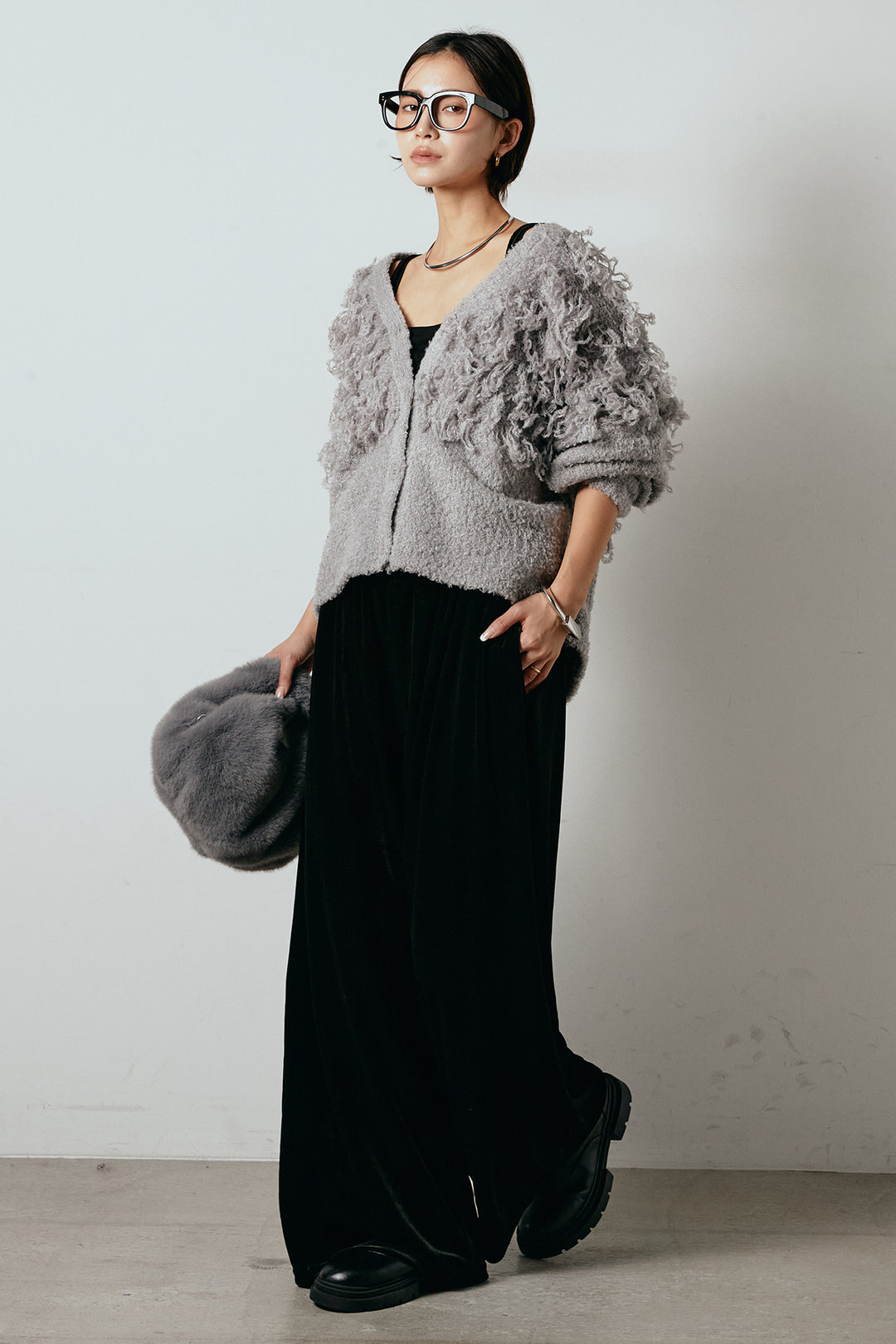 [SET]ループ編みVネックニットカーディガン+ベロアサスペンダー付きパンツ(2set)