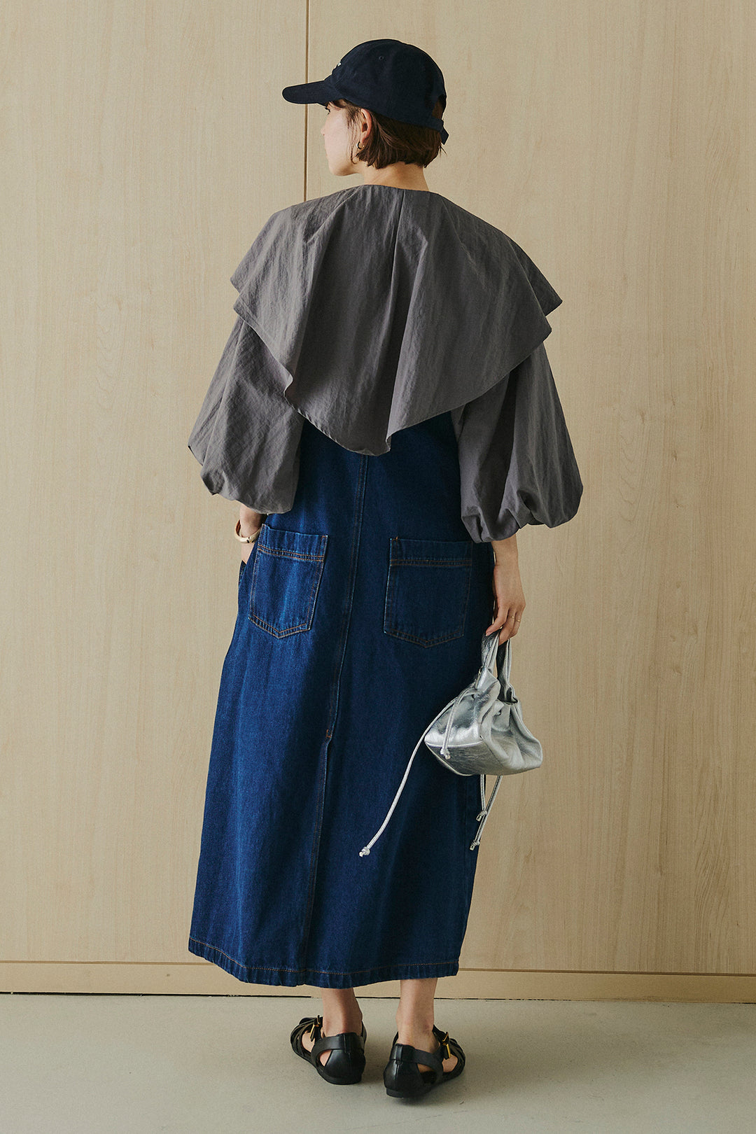 [SET]ケープカラーナイロンブラウス+配色ショルダーデニムサロペットスカート(2set)