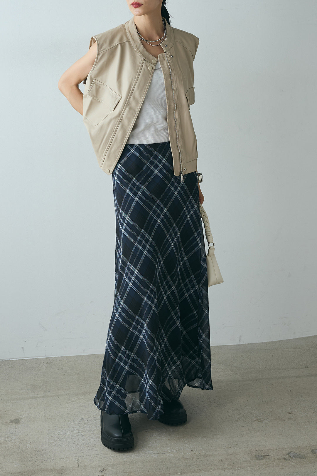 [SET]バンドカラーフェイクレザーベスト+マルチ柄シアースカート(2set)