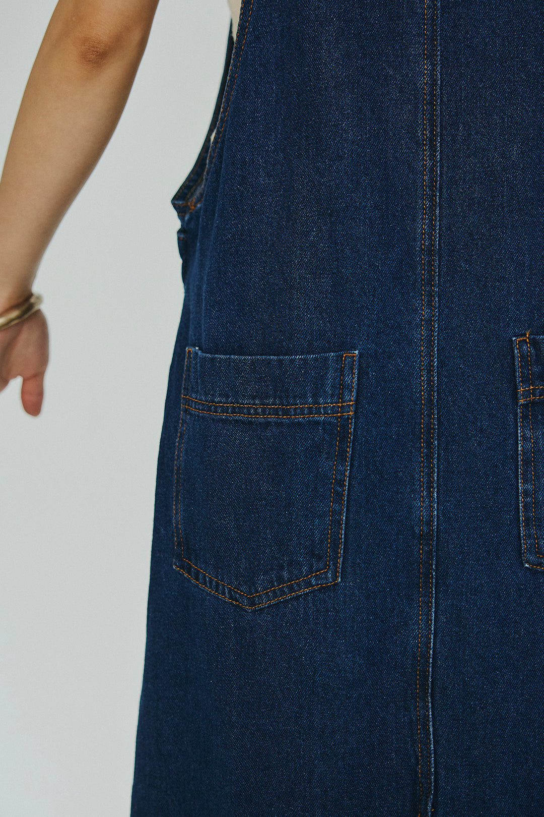 [SET]ケープカラーナイロンブラウス+配色ショルダーデニムサロペットスカート(2set)