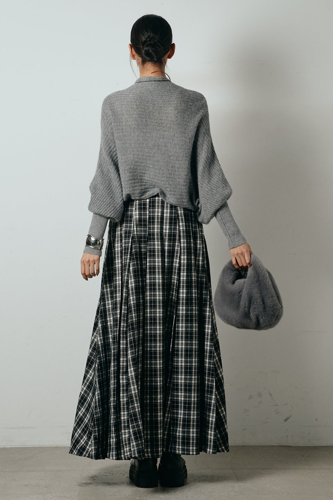 [SET]ポンチョシルエット透かしニットトップス+ベルト付きタータンチェックプリーツスカート(2set)