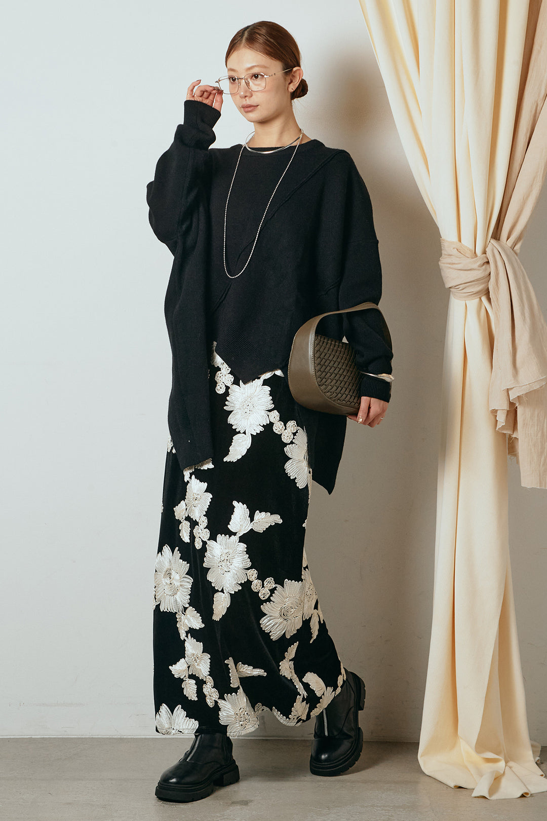 [SET]アシンメトリーデザインニットトップス+フラワー刺繍ワイドスカート(2set)