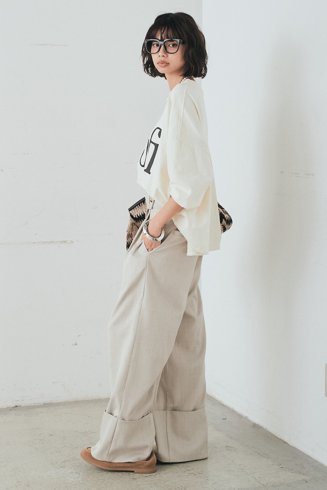 [SET]裾センタードロストロゴプリントワイドTシャツ+センタープレスセミワイドパンツ(2set)