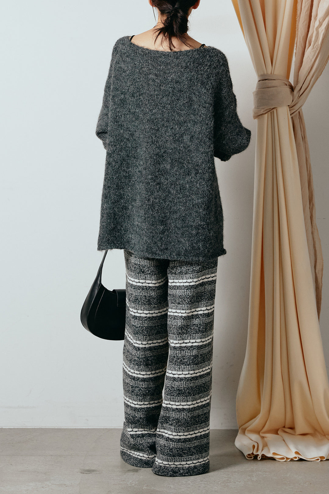 [SET]フロントロゴデザインニットトップス+マルチライン柄リラックスニットパンツ(2set)