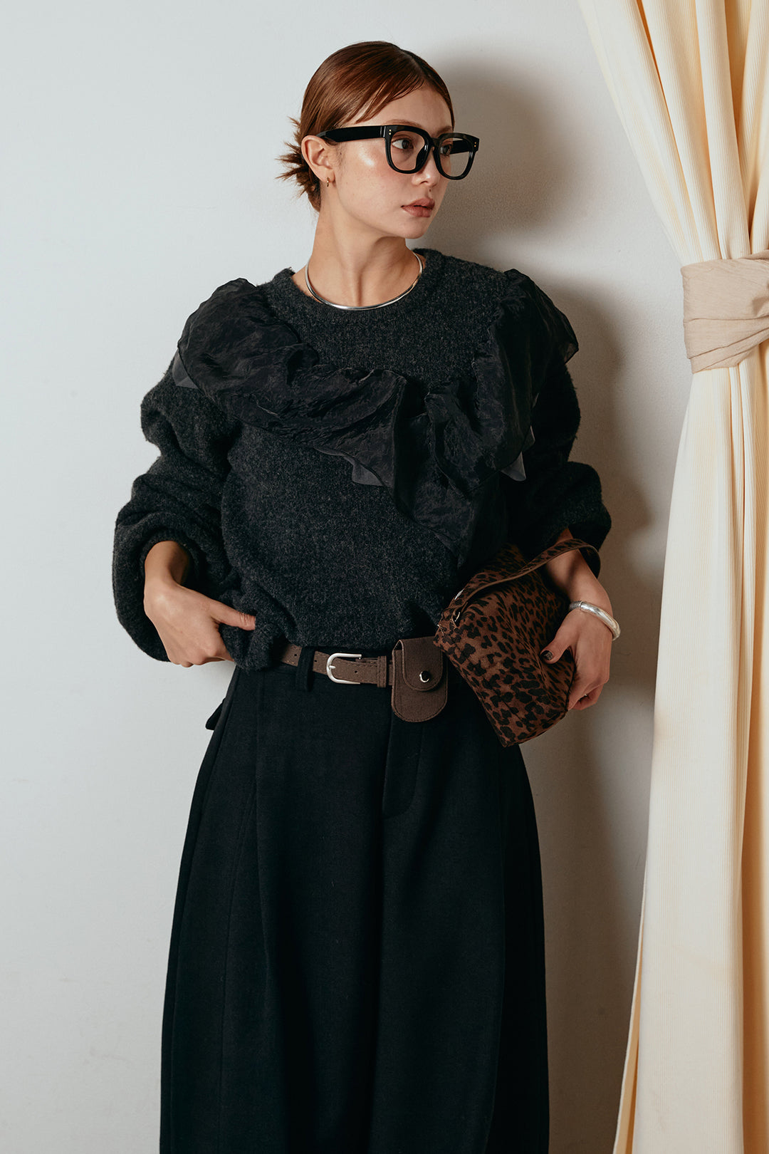 [SET]アシンメトリーフリルニットトップス+ポーチベルト付きカーブパンツ(2set)