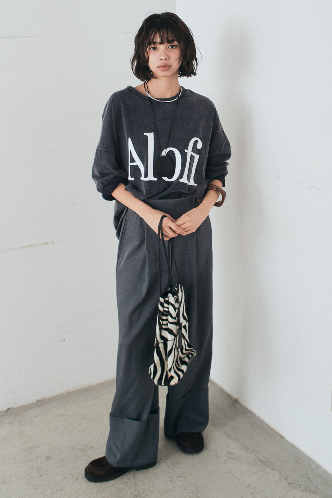 [SET]裾センタードロストロゴプリントワイドTシャツ+センタープレスセミワイドパンツ(2set)