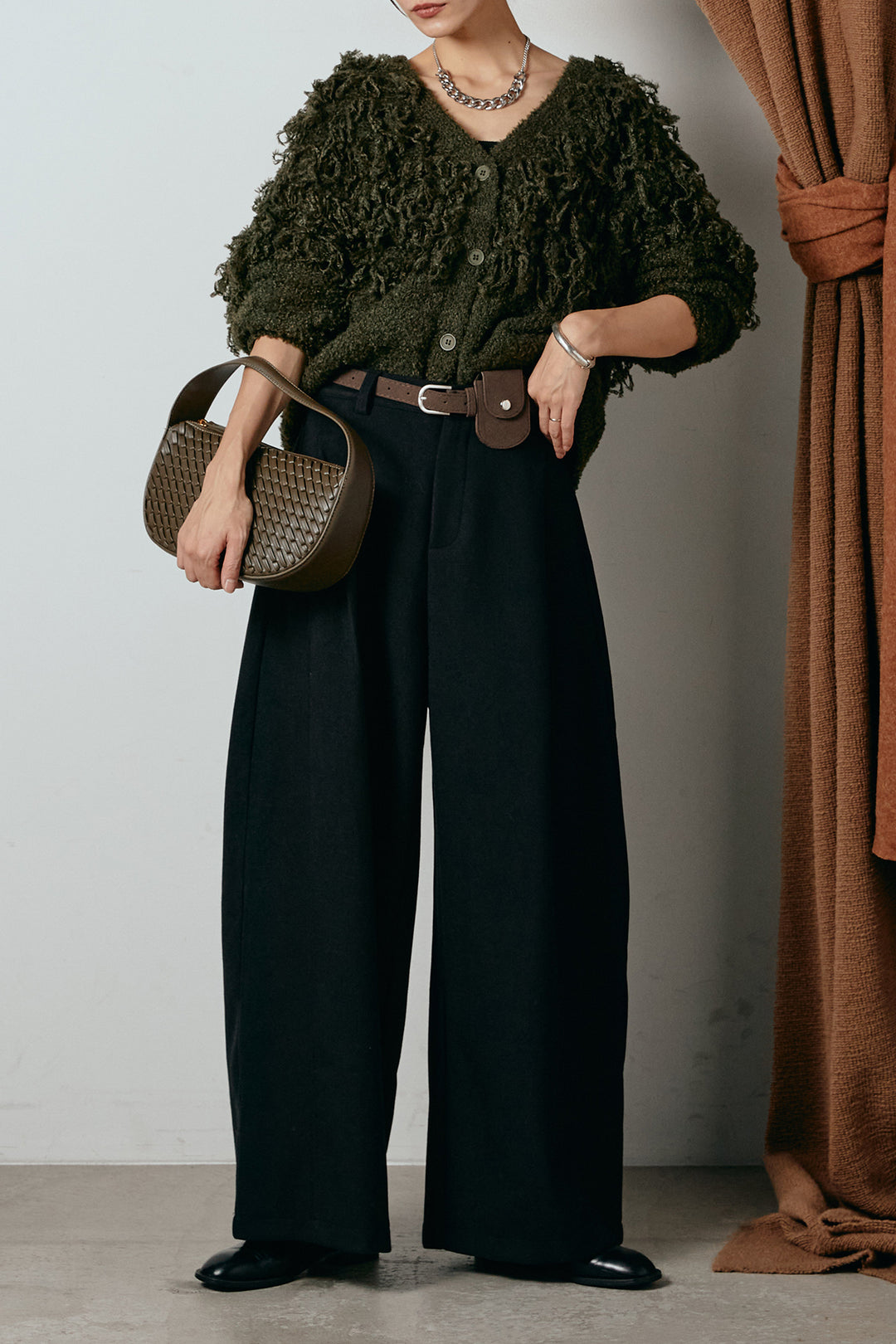 [SET]ループ編みVネックニットカーディガン+ポーチベルト付きカーブパンツ(2set)