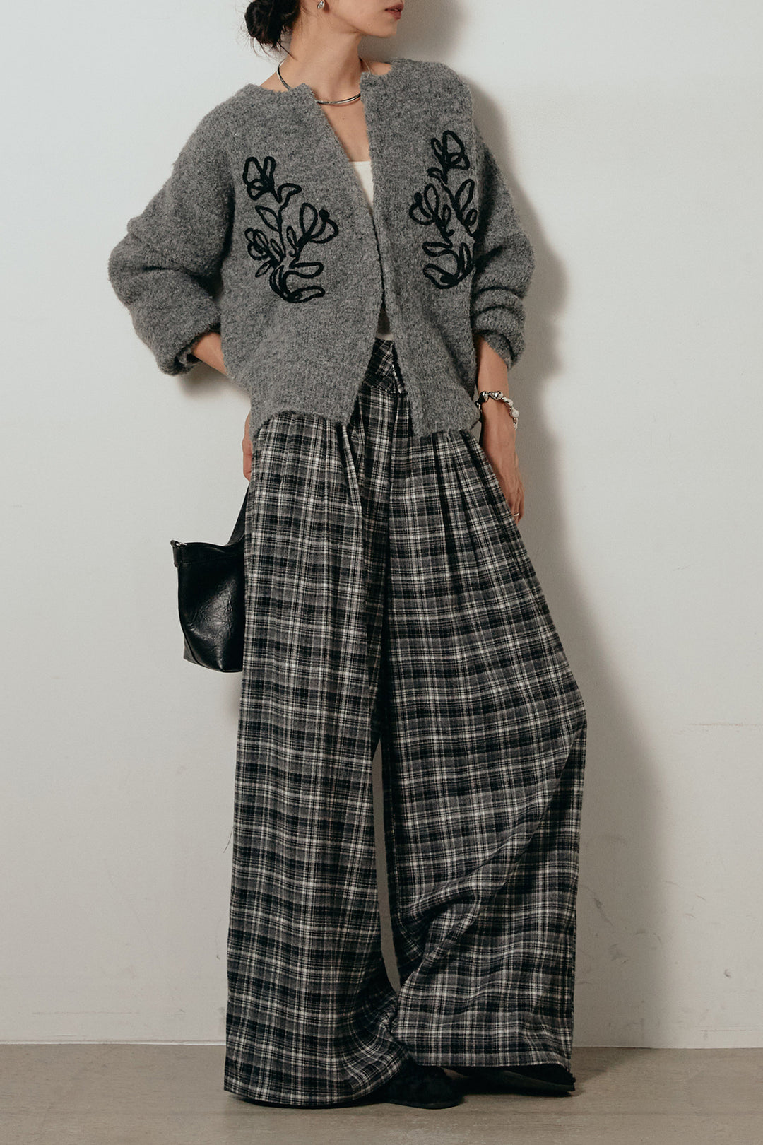 [SET]テープ刺繍ニットカーディガン+ウエスト切りっぱなしタックワイドパンツ(2set)