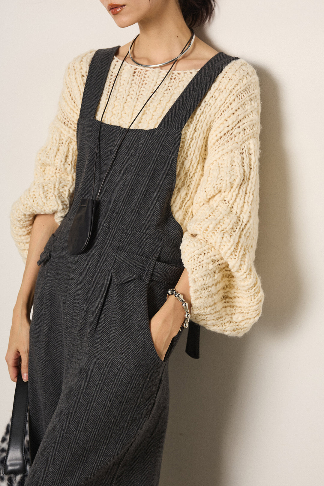 [SET]チャンキースラブニットクロップドプルオーバー+クラシックヘリンボーンサロペット(2set)