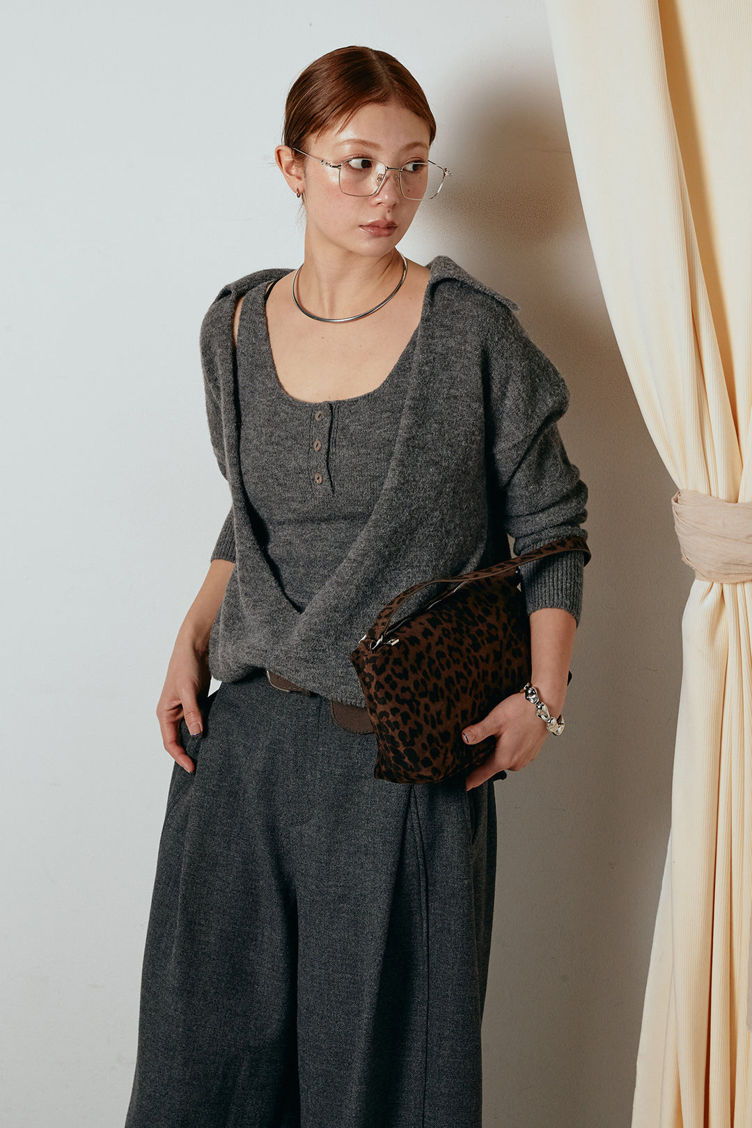 [SET]襟付きレイヤードニットトップス+ポーチベルト付きカーブパンツ(2set)