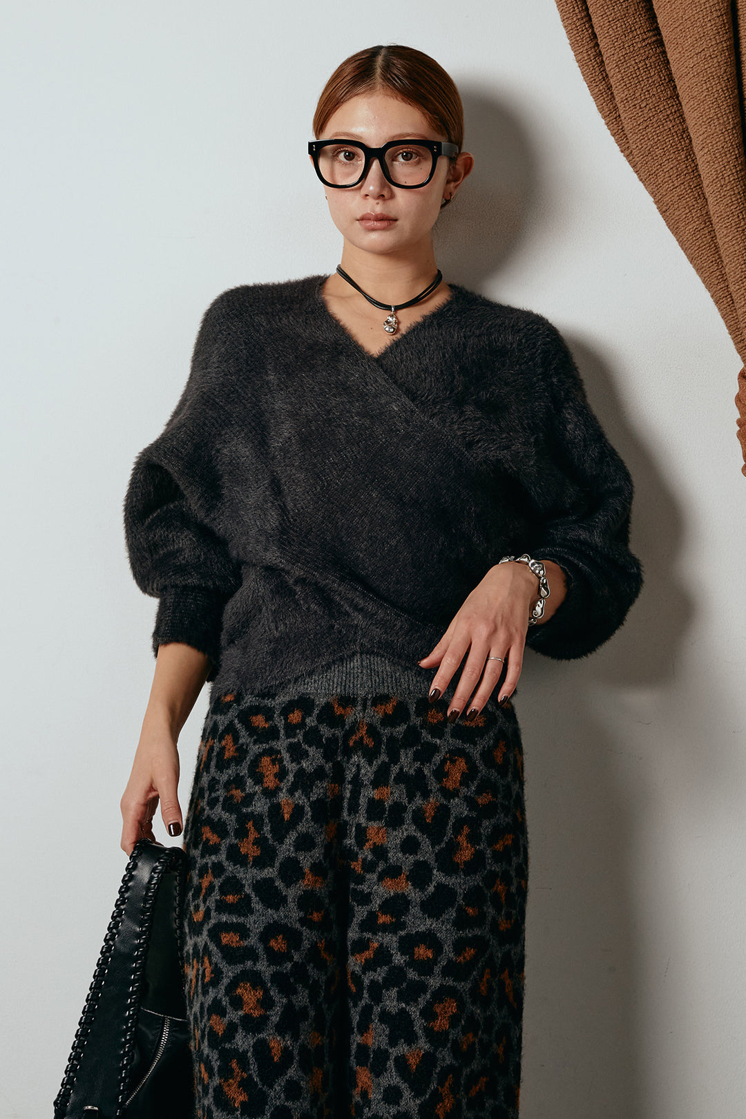 [SET]シャギーカシュクールニットトップス+リラックスレオパード柄ニットパンツ(2set)