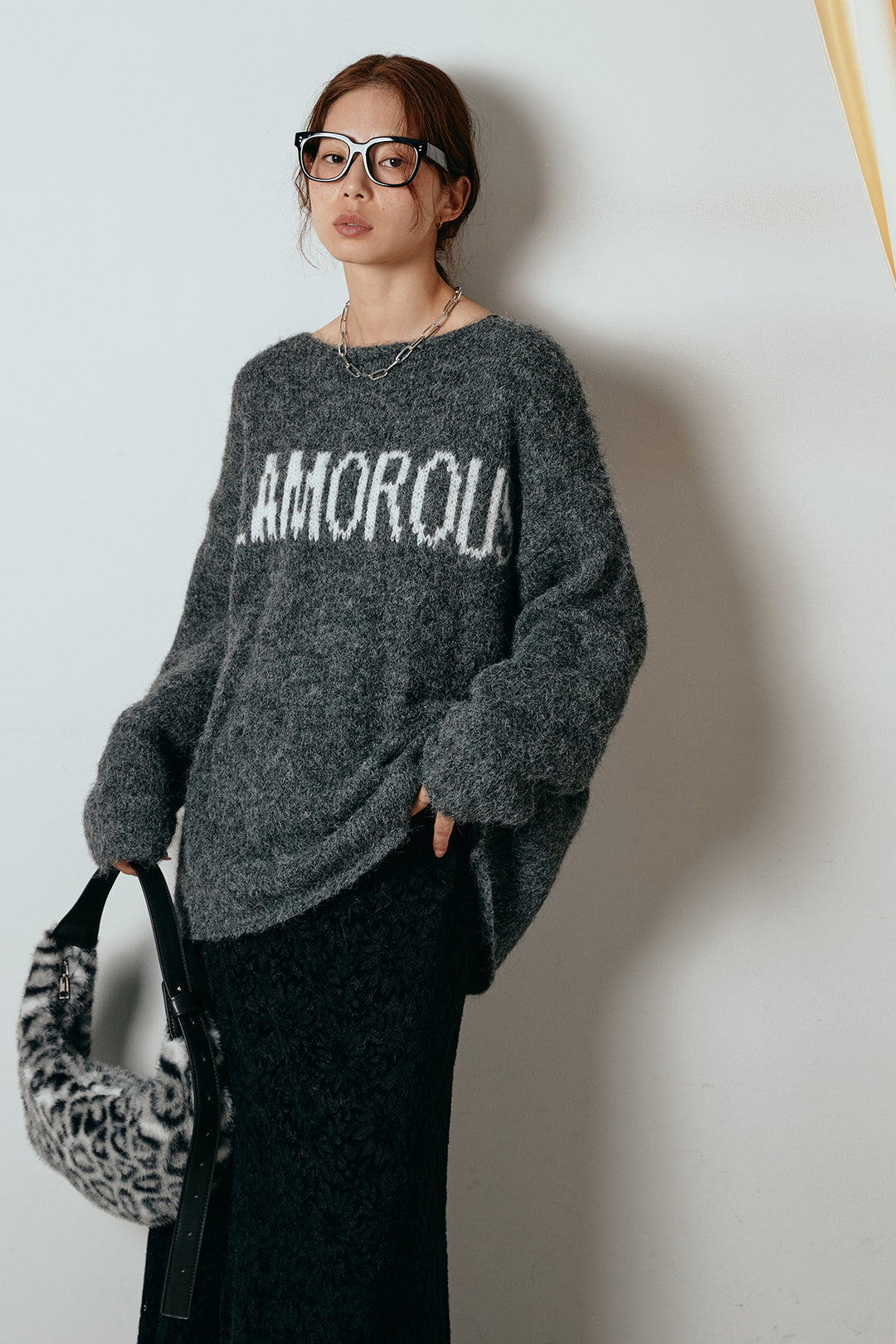 [SET]フロントロゴデザインニットトップス+花柄刺繍ベロアフレアスカート(2set)