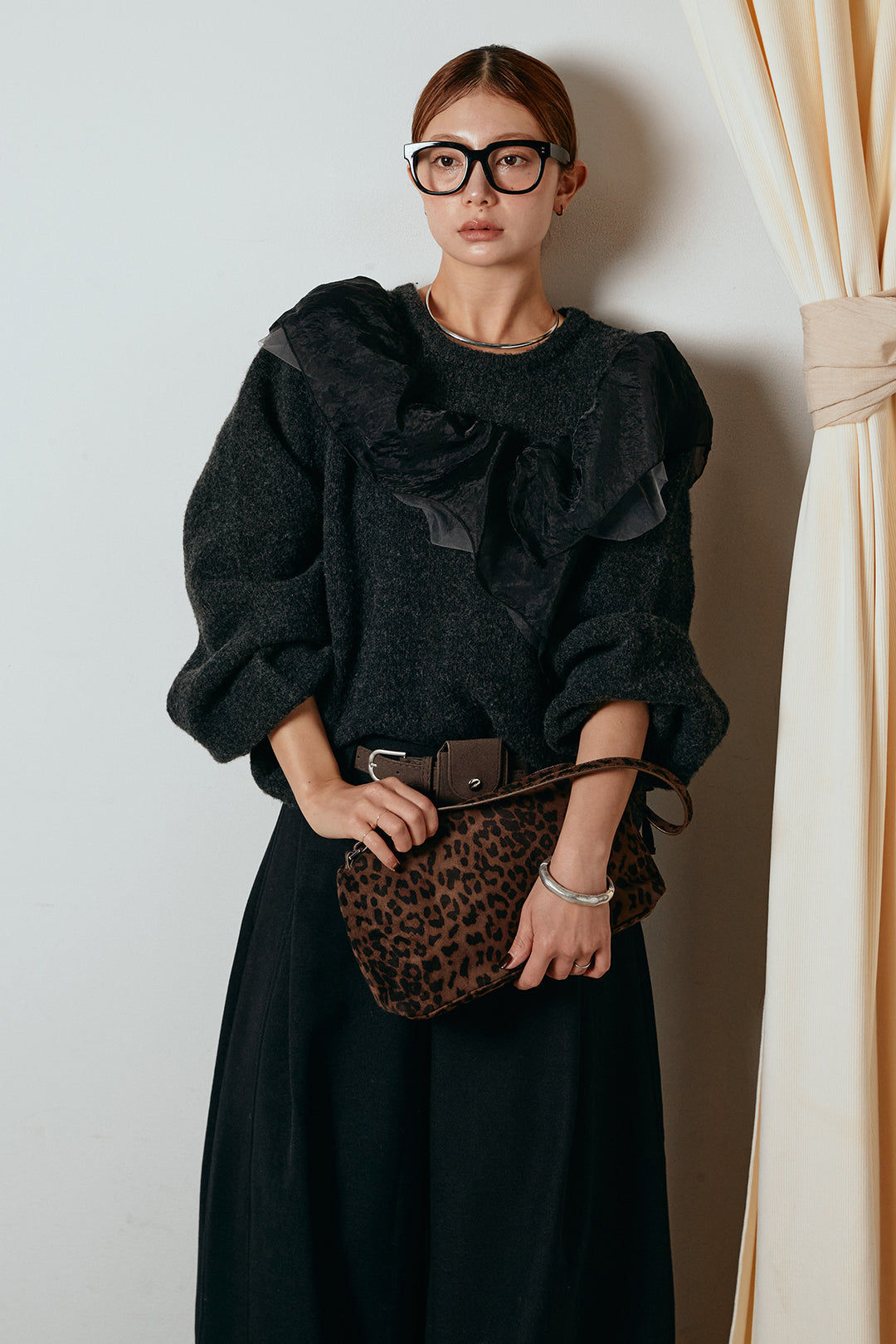 [SET]アシンメトリーフリルニットトップス+ポーチベルト付きカーブパンツ(2set)