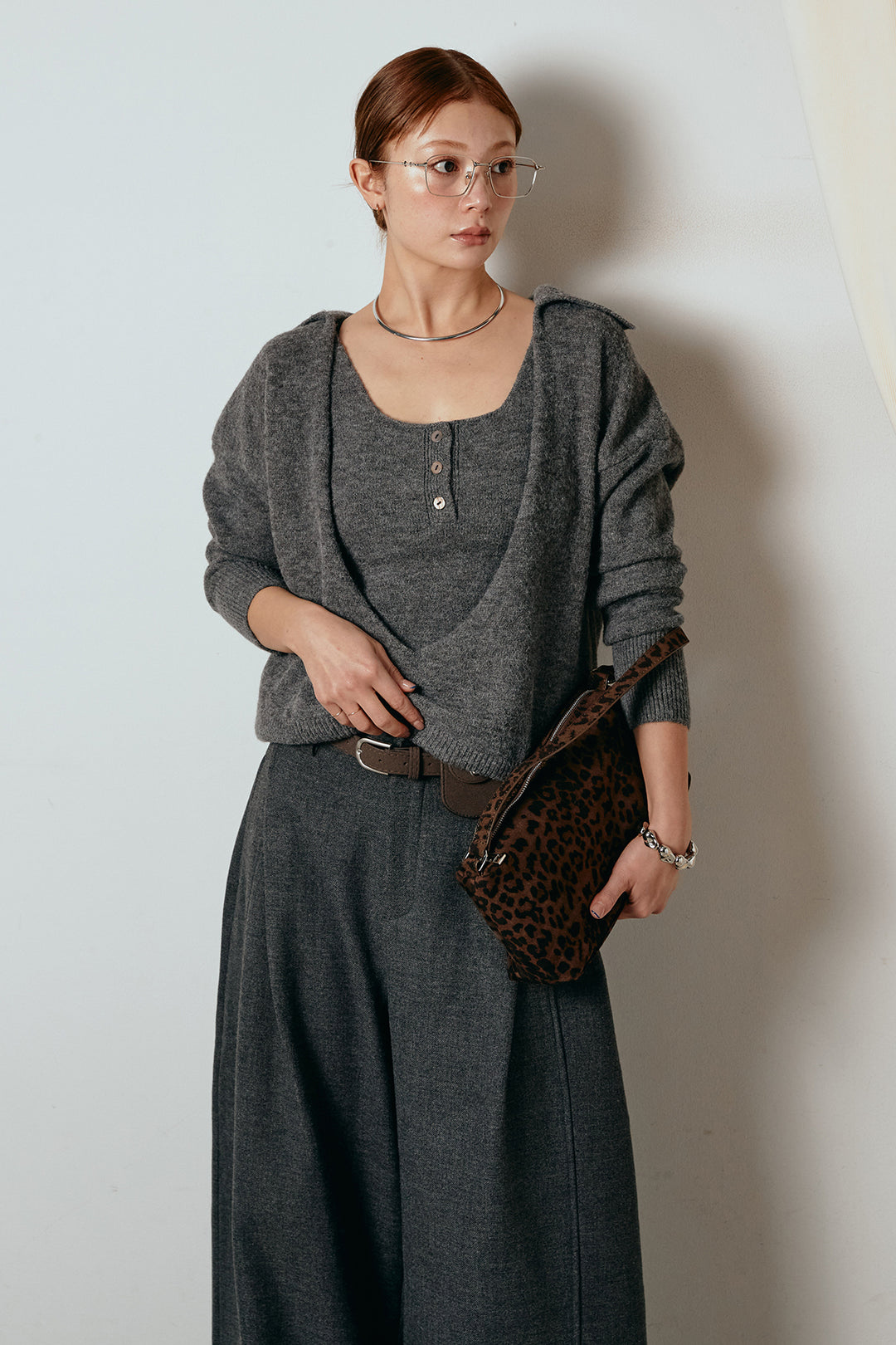 [SET]襟付きレイヤードニットトップス+ポーチベルト付きカーブパンツ(2set)