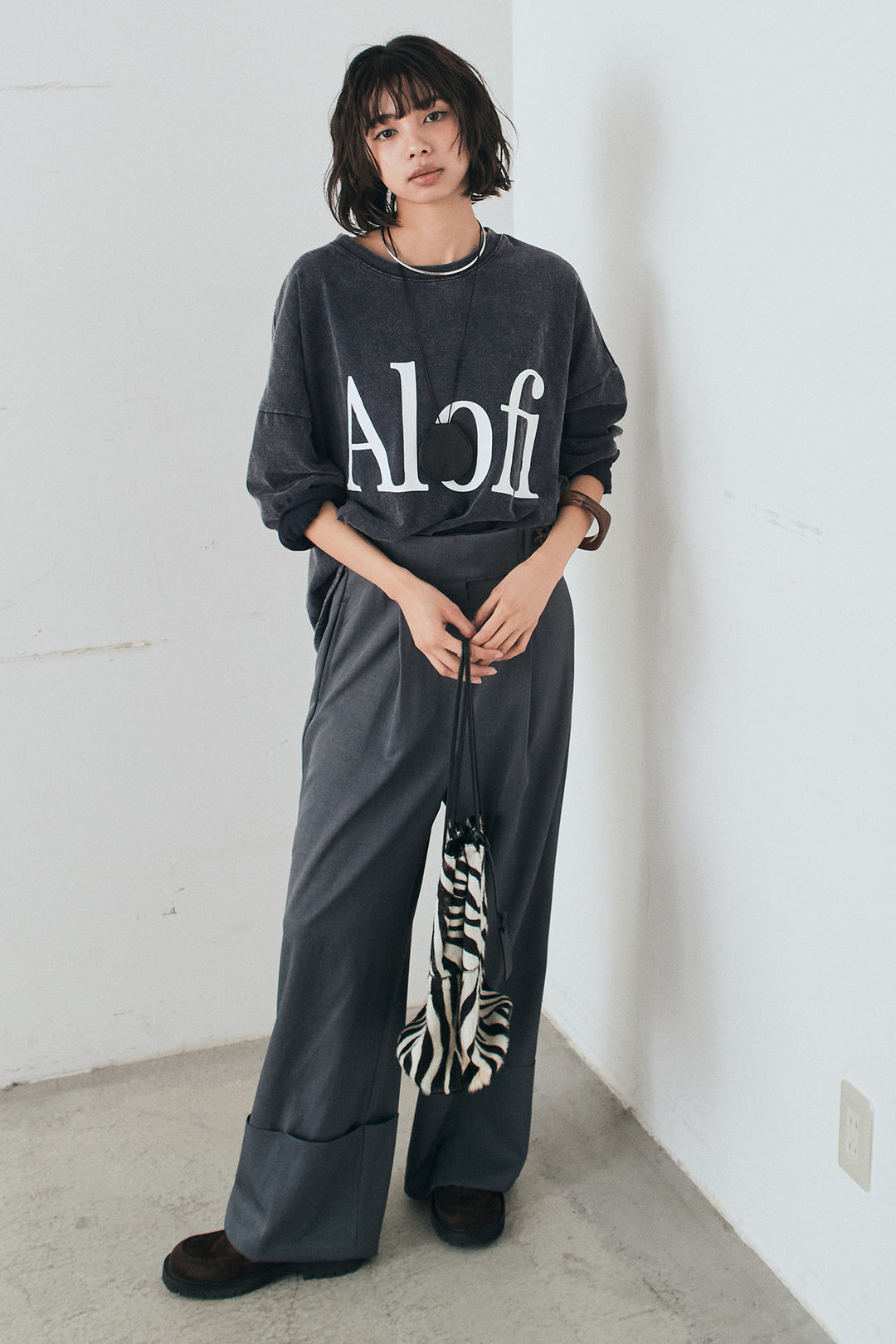 [SET]裾センタードロストロゴプリントワイドTシャツ+センタープレスセミワイドパンツ(2set)