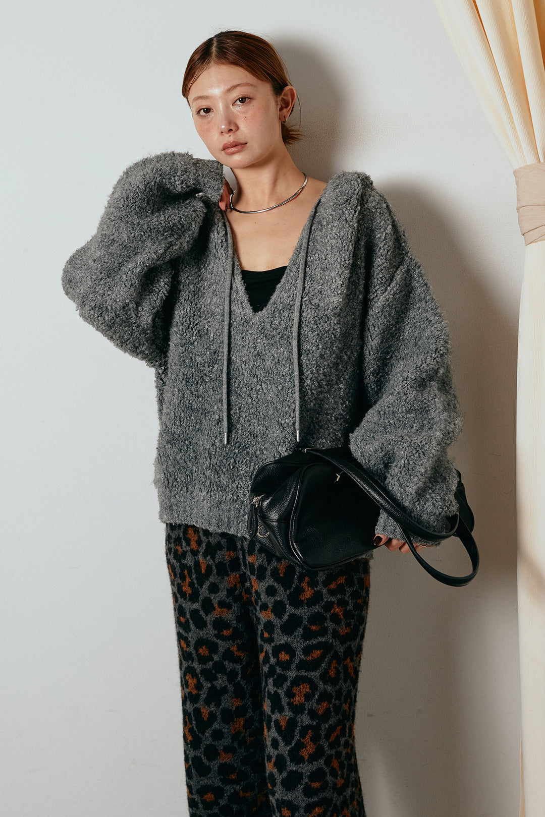 [SET]ブークレキーネックプルオーバー+リラックスレオパード柄ニットパンツ(2set)