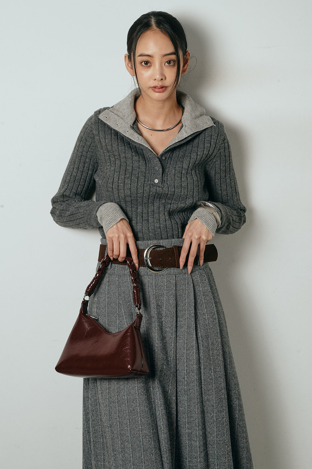 [SET]レイヤード風リブニットトップス+太ベルト付きヘリンボーンプリーツスカート(2set)