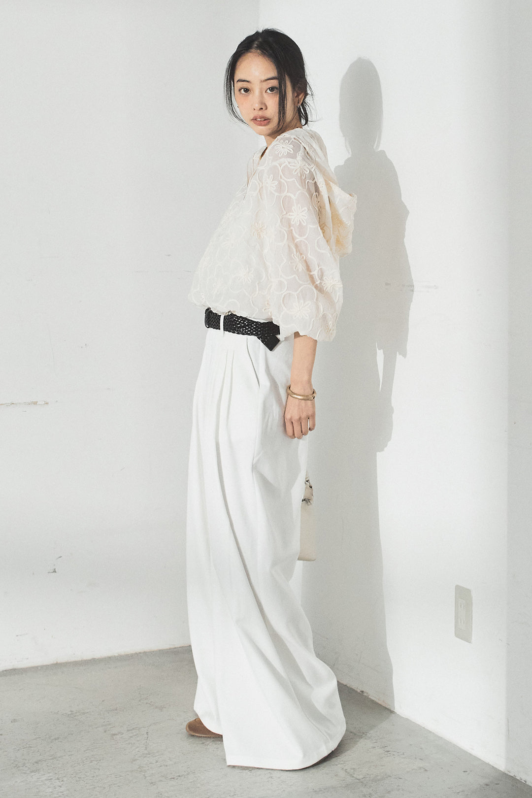 [SET]シアーフラワーフードブルゾン+編みベルト付きウエストタックワイドパンツ(2set)